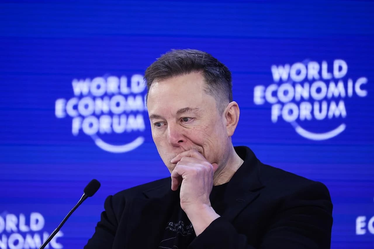 Elon Musk Ердаги қуёш энергиясидан воз кечдими?