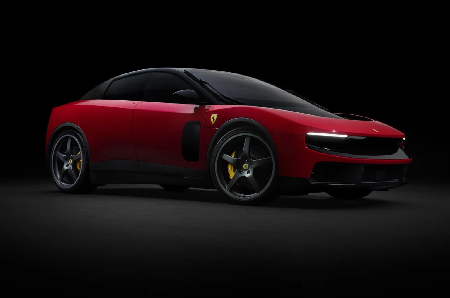 Ferrari Luce: новый суперэлектромобиль мощностью 1036 л.с. и запасом хода 840 км