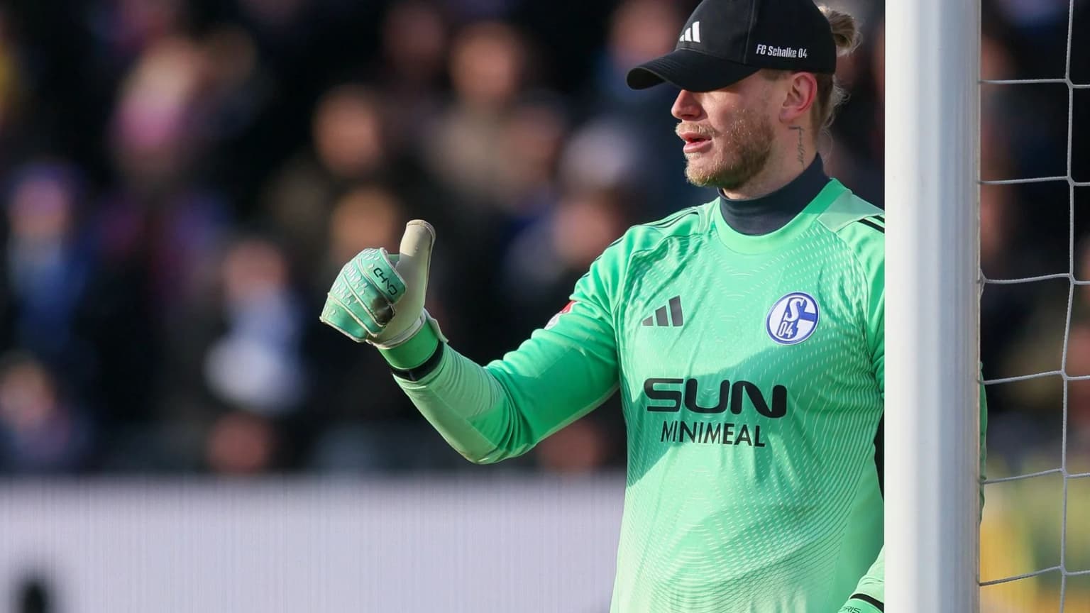 Loris Karius rejects Serie A offer and extends contract with Schalke