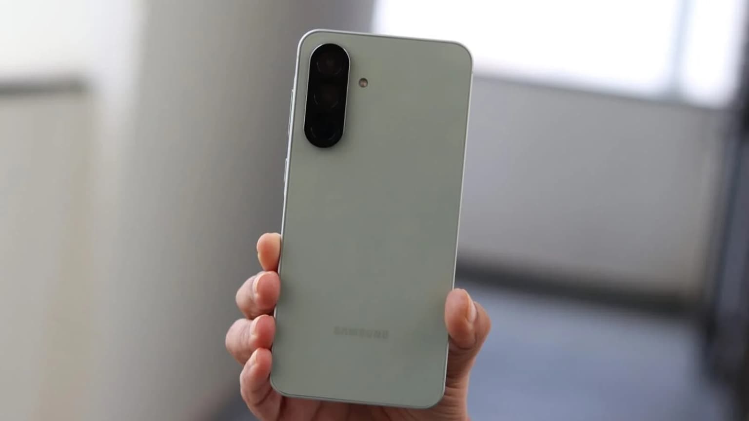Samsung Galaxy A73, A56, A26 va A24 modellari uchun yangilanishlarni chiqardi