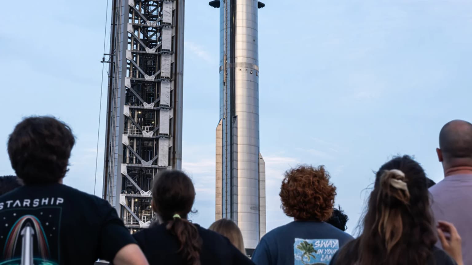 Starship yangi avlodi parvozga tayyor: Raptor 3 dvigatellari va Starlink maketlari