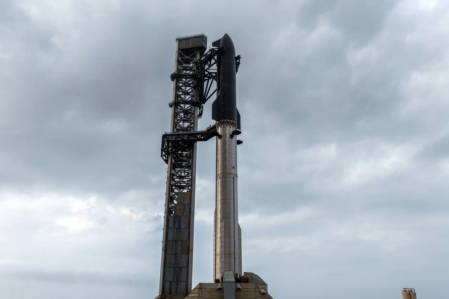Tarixdagi eng yirik IPO boʻlishi kutilmoqda: SpaceX birjaga chiqmoqda
