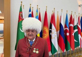 Abdulaziz Komilov Turkmanistonning «Hurmatli el yoshullisi» unvoni bilan taqdirlandi фото