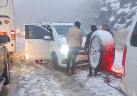 Janubiy Afrikada kutilmagan qor tufayli transport harakati izdan chiqdi фото