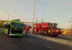 Тошкентда йирик ўлчамли махсус техникани олиб кетаётган юк