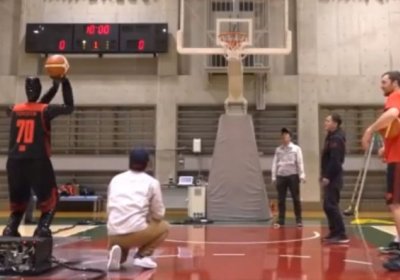Робот баскетболчи профессионалларни доғда қолдирди (видео) фото