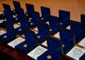 Вазирлар Маҳкамасининг “Халқ таълими фидойиси” кўкрак