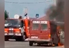 Ижтимоий тармоқларда Навоий шаҳрида «Форд» автомобилида