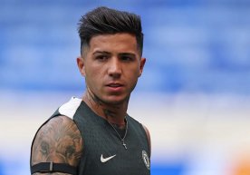 Челси главный тренер Лиам Росениор, несмотря на извинения