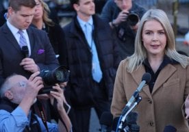 Оқ уй Ахборот котиби Каролайн Ливиттнинг жиянининг онаси