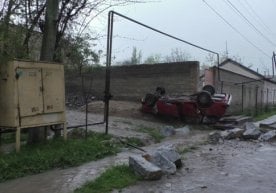 Mashinani olib qochib, «oyog‘ini osmondan qilgan» shaxs ushlandi (foto) фото