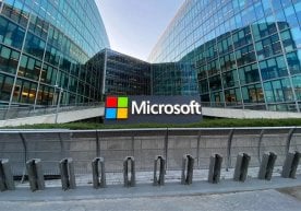 Microsoft ўзининг собиқ ходимига ишдан бўшатилгани учун