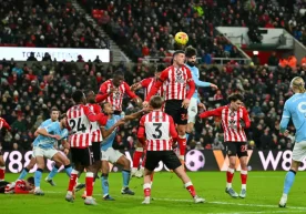 İngiltere Premier Liginde şampiyonluk mücadelesi veren