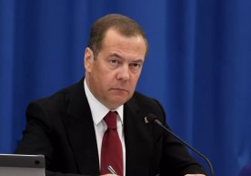 Медведев: Польша ўз ерларини қайтариб олмоқчи ва ўта хавфли ҳаракатлар қилиши мумкин фото