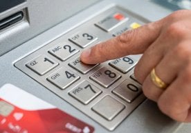 Россияда мобил интернет чекланган шароитда ҳам молиявий