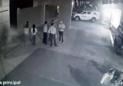 Meksikalik siyosatchi suratga tushayotgan vaqtda otib ketildi (video) фото