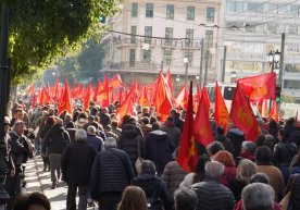 Грецияда минглаб одамлар НАТОга қарши намойиш ўтказди фото