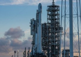 SpaceX компанияси Falcon 9 ракета ташувчисининг парвозини бошқа кунга кўчирди фото