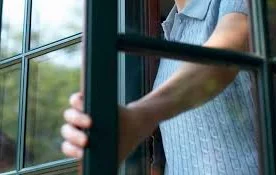 Эсимда, бундан бир йил аввал,дугоналарим билан мактабни