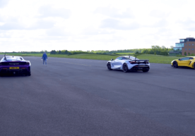 Ferrari, McLaren va Lamborghini superkarlari poyga trassasida duel uyushtirdi (video) фото