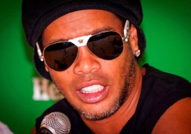 Бразилиялик афсона Роналдиньо одатдагидек ҳаётдан завқ