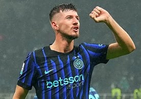 Миланнинг «Интер» клуби ярим ҳимоячиси Петар Сучич