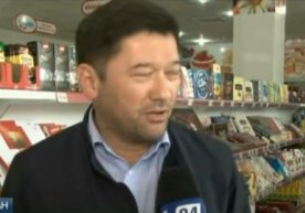 Ўзбекистонликлар Қозоғистоннинг арзон маҳсулотлари учун чегарада навбатда туришибди (видео) фото