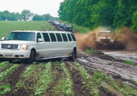 Ноteкис йўлда ҳам ҳаракатланишга қодир Cadillac Escalade лимузини (фото, видео) фото