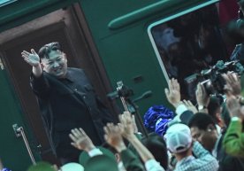 Шимолий Корея етакчиси Ким Чен Ин Владимир Путин билан