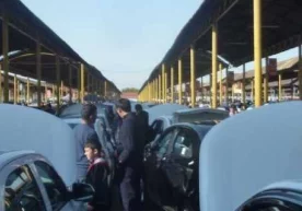 Сирғали машина бозори бу якшанба одамлар билан гавжум