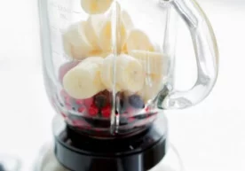 Мосвкада истиқомат қилувчи қиз блендерда фойдаланиш