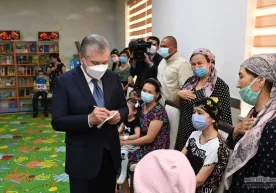 Prezident Shavkat Mirziyoyev Sabrina Insofaliyeva bilan