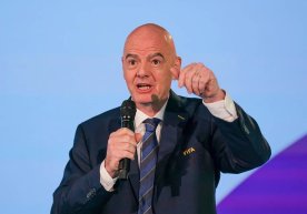 FIFA президенти Жанни Инфантино майдондаги баҳслар пайтида