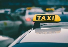 Calculation of income of taxi drivers starts from zero фото