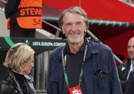 Англия Футбол ассоциацияси «Манчестер Юнайтед» клуби эгаси