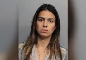 29 yoshli ona farzandining sho’xliklari uchun uning qo’lini yonib turgan pechka ustiga qo’yib jazoladi фото