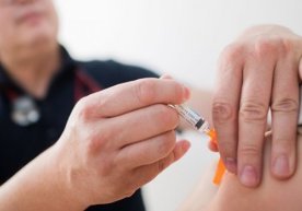 Гриппга қарши вакцина пневмониядан ҳимоялайдими? фото