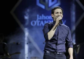 Қўшиқчи Жаҳонгир Отажонов видеомурожаат йўллаб, қўшиқчилик