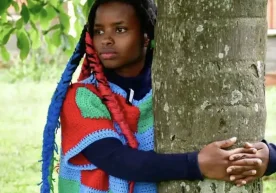 Кениялик экофаол Труфена Мутони дарахтни 72 соат давомида