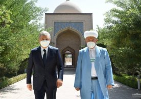 Shavkat Mirziyoyev koronavirus bilan bog‘liq vaziyat yuzasidan mo‘min-musulmonlarga murojaat qilish kerakligini aytdi фото
