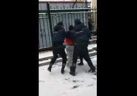 Aholi yosh yigitni Milliy gvardiya xodimlari «changali»dan tortib oldi фото