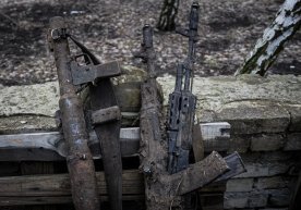 © AP Photo / Evgeniy Maloletka 2014 йилдан бери Украина