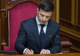 Ukraina prezidenti Vladimir Zelenskiy Oliy rada