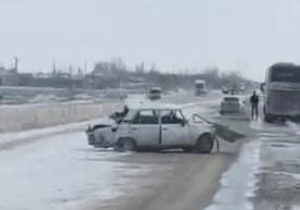 Самарқандда «Жигули» автобус билан тўқнашиб кетди фото