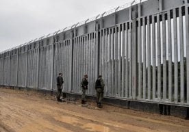 Turkey begins building wall on border with Greece фото