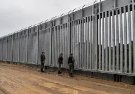 Turkey begins building wall on border with Greece фото