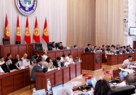 Қирғизистонда парламент ўз фаолиятини муддатидан олдин