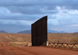Америка Қўшма Штатлари Мексика билан чегара бўйлаб