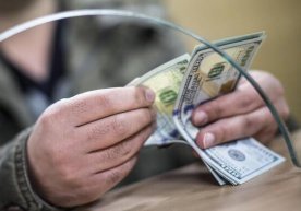 Xorijdan yuborilgan pulni plastik kartaga o‘tkazib olish tavsiya qilindi фото