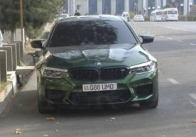 Ўзбекистон Ички ишлар вазирлиги UMО серияли давлат рақами тақилган машина суратига изоҳ берди фото
